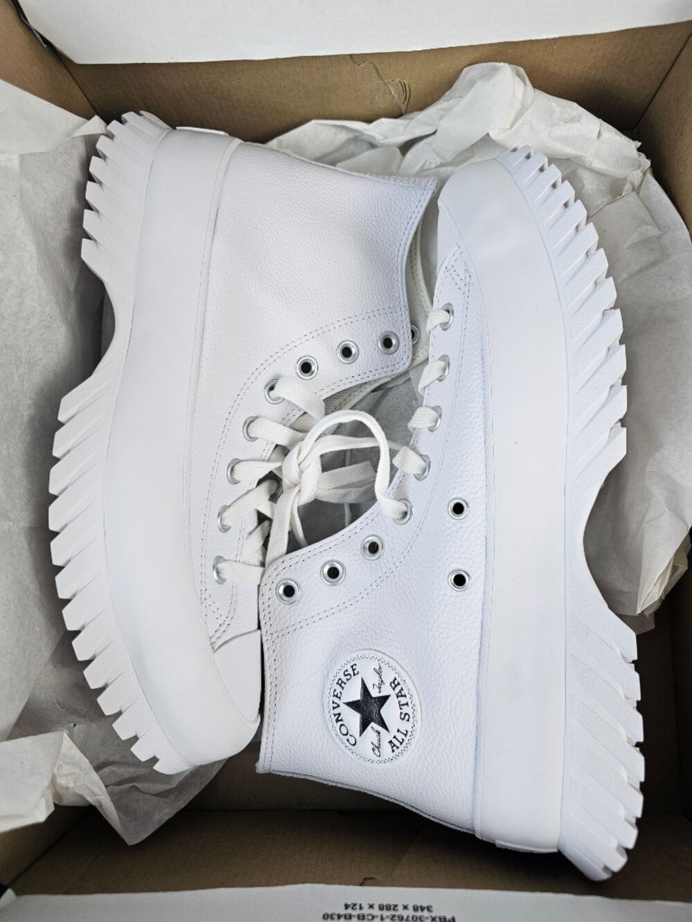 😍NWT😍 Converse Chuck Taylor All Star Lugged 2.0 Leather High Top Size 10.5 - Picture 5 of 7